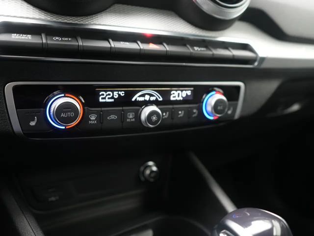 Audi Q2 advanced NAVI KAM ACC FACEL KLIMA SHZ LED