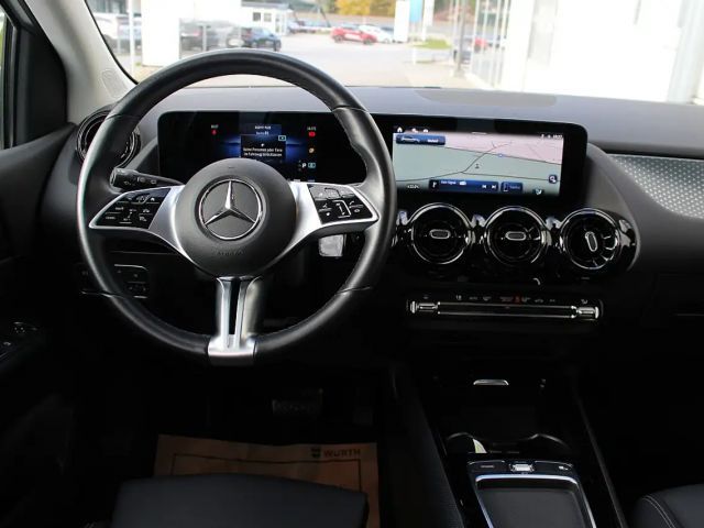 Mercedes-Benz B 180 Sedan