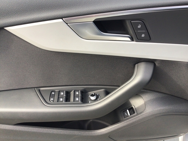 Audi A4 30 TDI Avant S-Tronic