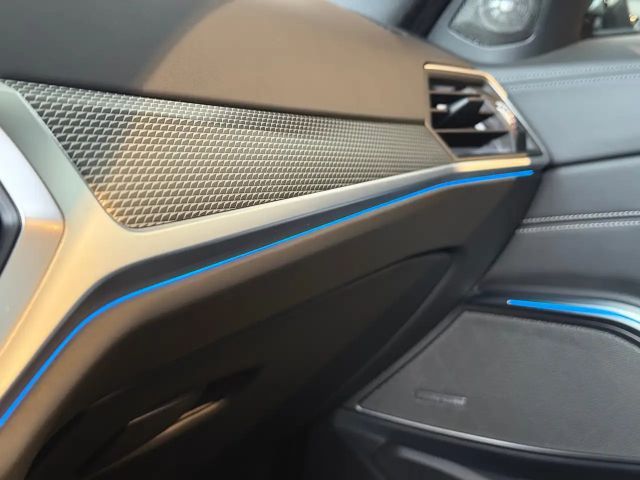 BMW 330 330e M-Sport xDrive