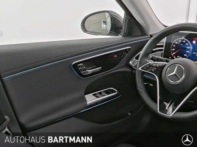 Mercedes-Benz E 200 Sedan