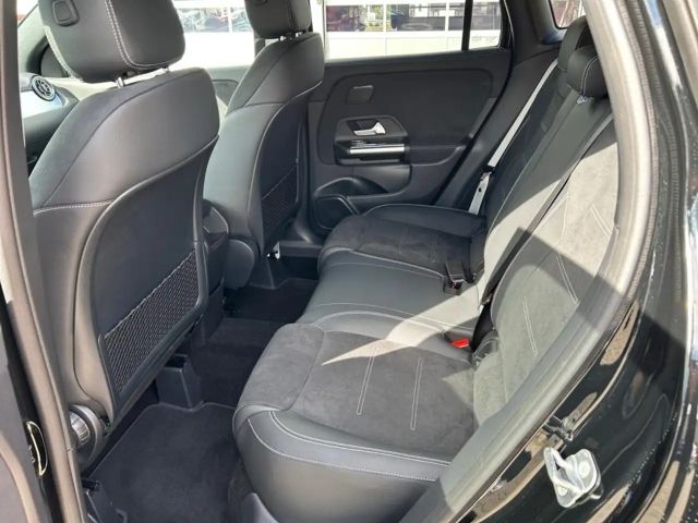 Mercedes-Benz GLA 200 AMG Line GLA 200 d