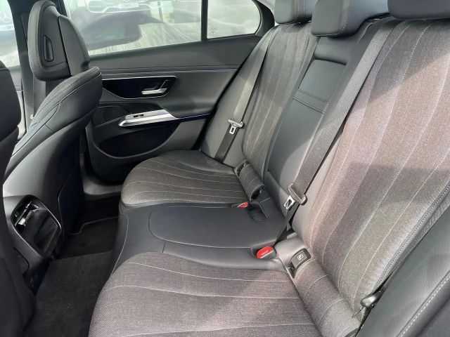 Mercedes-Benz E 220 E 220 d Sedan