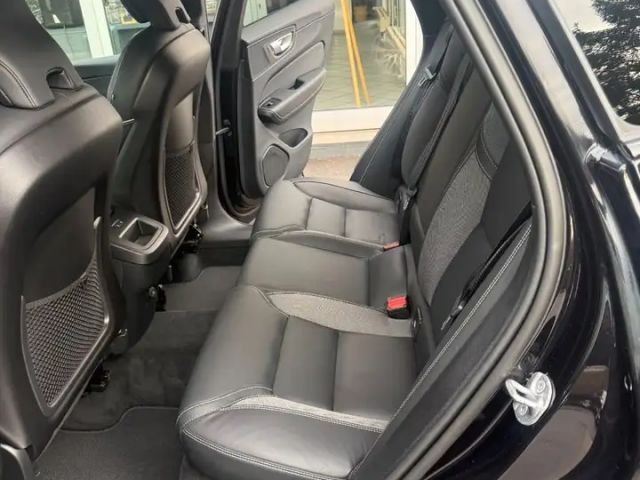 Volvo XC60 AWD Dark Plus