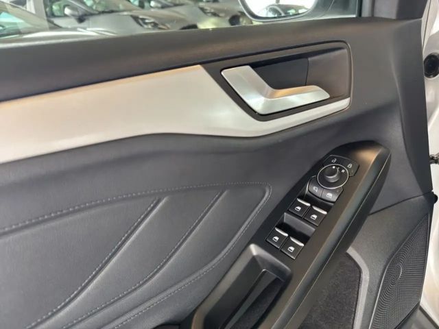 Ford Focus Cool & Connect EcoBoost Wagon