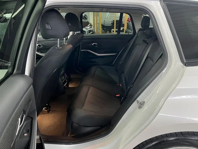 BMW 320 320d Touring xDrive