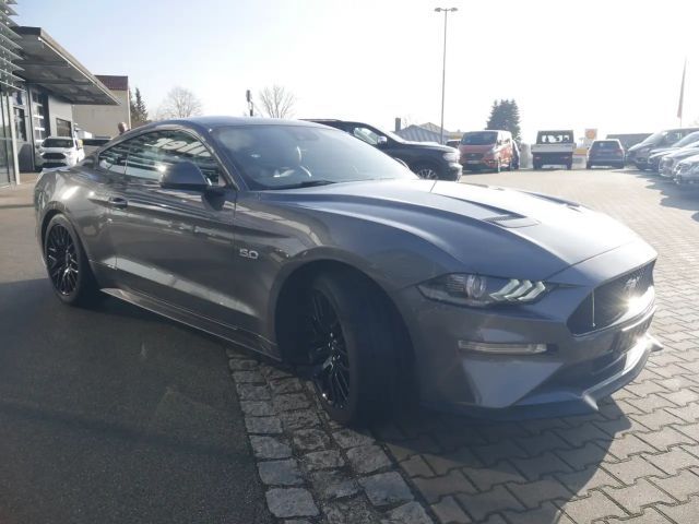Ford Mustang Fastback GT 5.0 V8