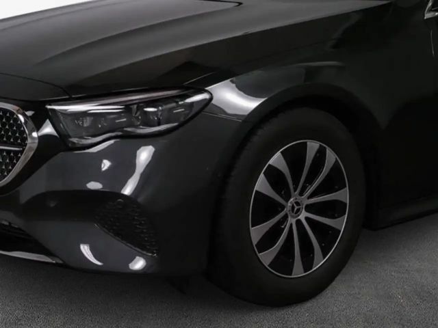 Mercedes-Benz E 200 Sedan