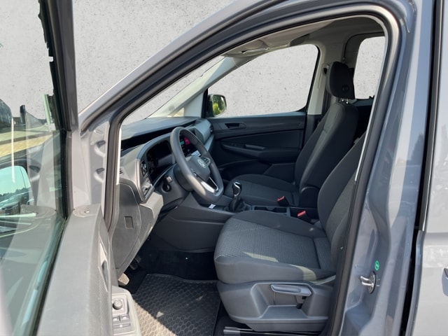 Volkswagen Caddy NFZ 5-Sitzer Motor: 2,0 l TDI EU6 SCR 75 kW Getriebe: 6-Gang-Schaltgetriebe Radstand: 2755 mm KLIMA ALU