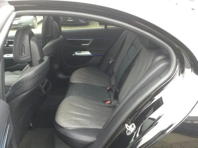 Mercedes-Benz E 200 4MATIC AVANTGARDE Sedan