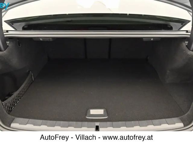 BMW 330 330e Sedan xDrive