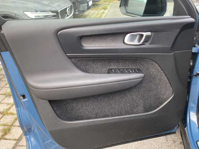 Volvo XC40 XC40 Navi LED Klima Standhzg Einparkhilfe el. Fenster