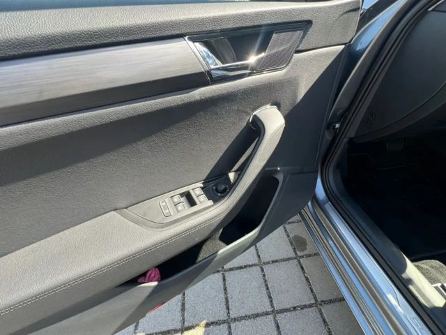 Skoda Superb 2.0 TDI Combi Style Style