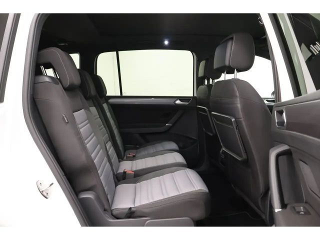 Volkswagen Touran 1.5 TSI DSG R-Line