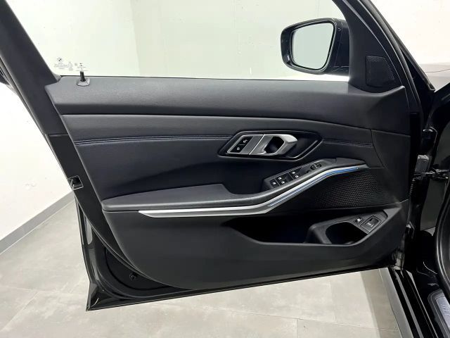 BMW 330 330e Touring xDrive