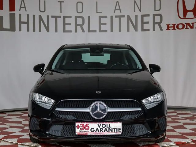 Mercedes-Benz A 180 / NAVI / RÜCKFAHRKAMERA / SITZHEIZUNG