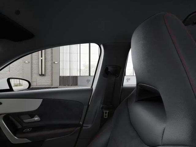 Mercedes-Benz A 250 A 250 e AMG Line