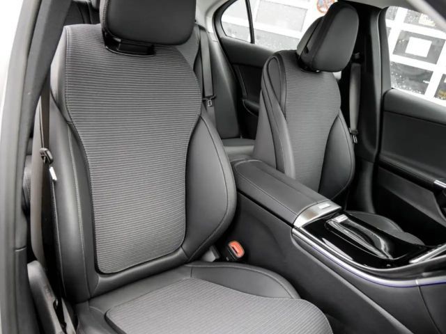 Mercedes-Benz C 180 AVANTGARDE Sedan