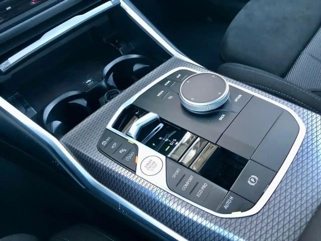 BMW 320 320i M-Sport Sedan