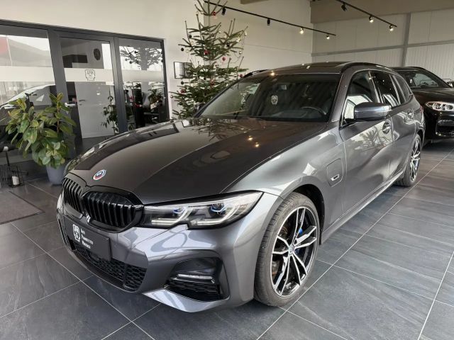 BMW 330 330e M-Sport xDrive