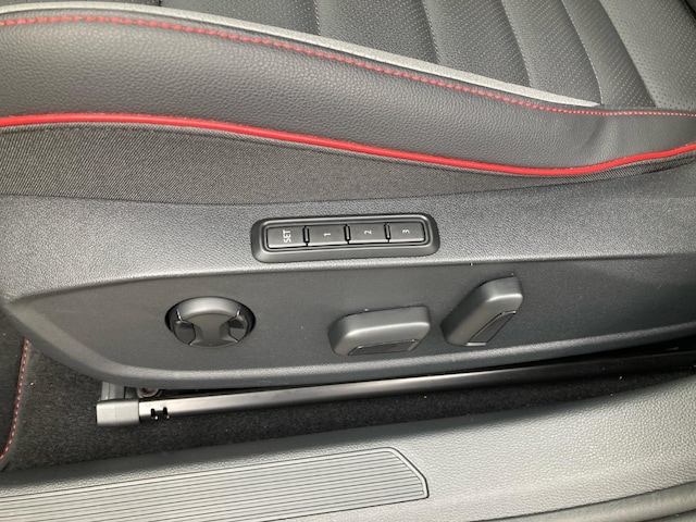 Volkswagen Golf 2.0 TSI DSG Golf VIII Style