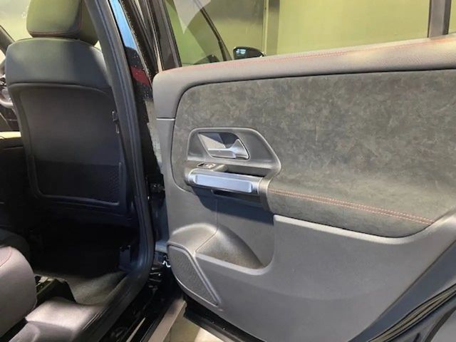 Mercedes-Benz GLB 220 4MATIC AMG Line