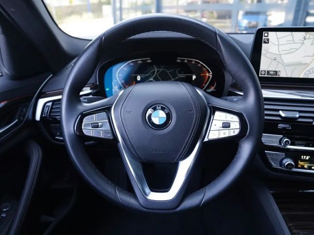 BMW 540 540i Luxury Line Sedan xDrive