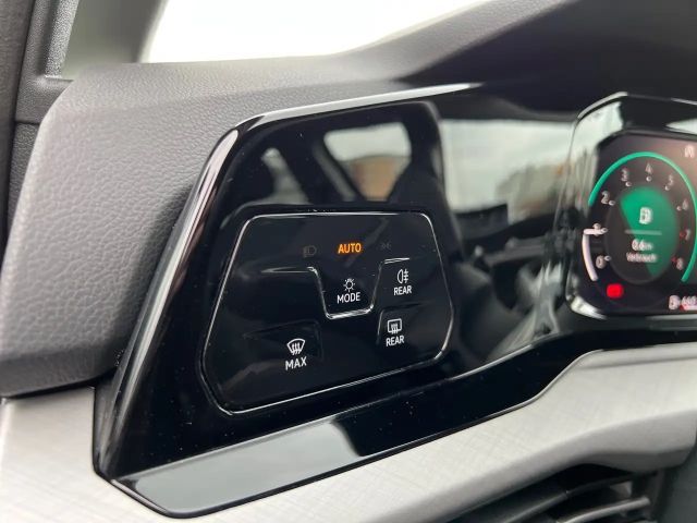 Volkswagen Golf Life Variant