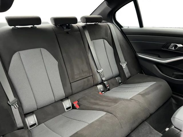 BMW 320 320d M-Sport Sedan xDrive