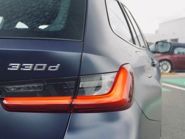 BMW 330 330d M-Sport Touring xDrive