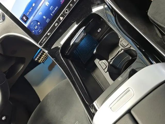 Mercedes-Benz C 200 AMG Line Sedan