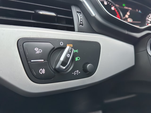 Audi A4 35 TFSI Avant S-Tronic