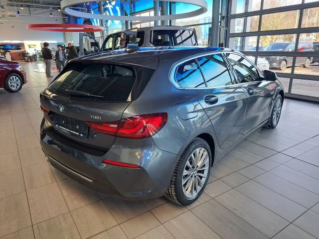 BMW 118 118i Luxury Line Sedan