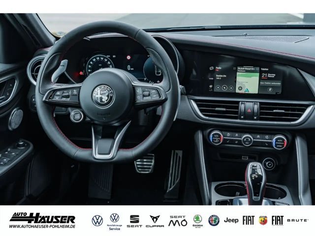 Alfa Romeo Giulia AT8 Q4 Turbo