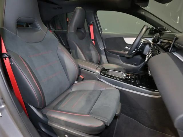 Mercedes-Benz A 35 AMG 4MATIC AMG Line