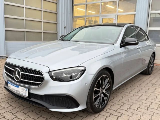 Mercedes-Benz E 220 E 220 d Sedan