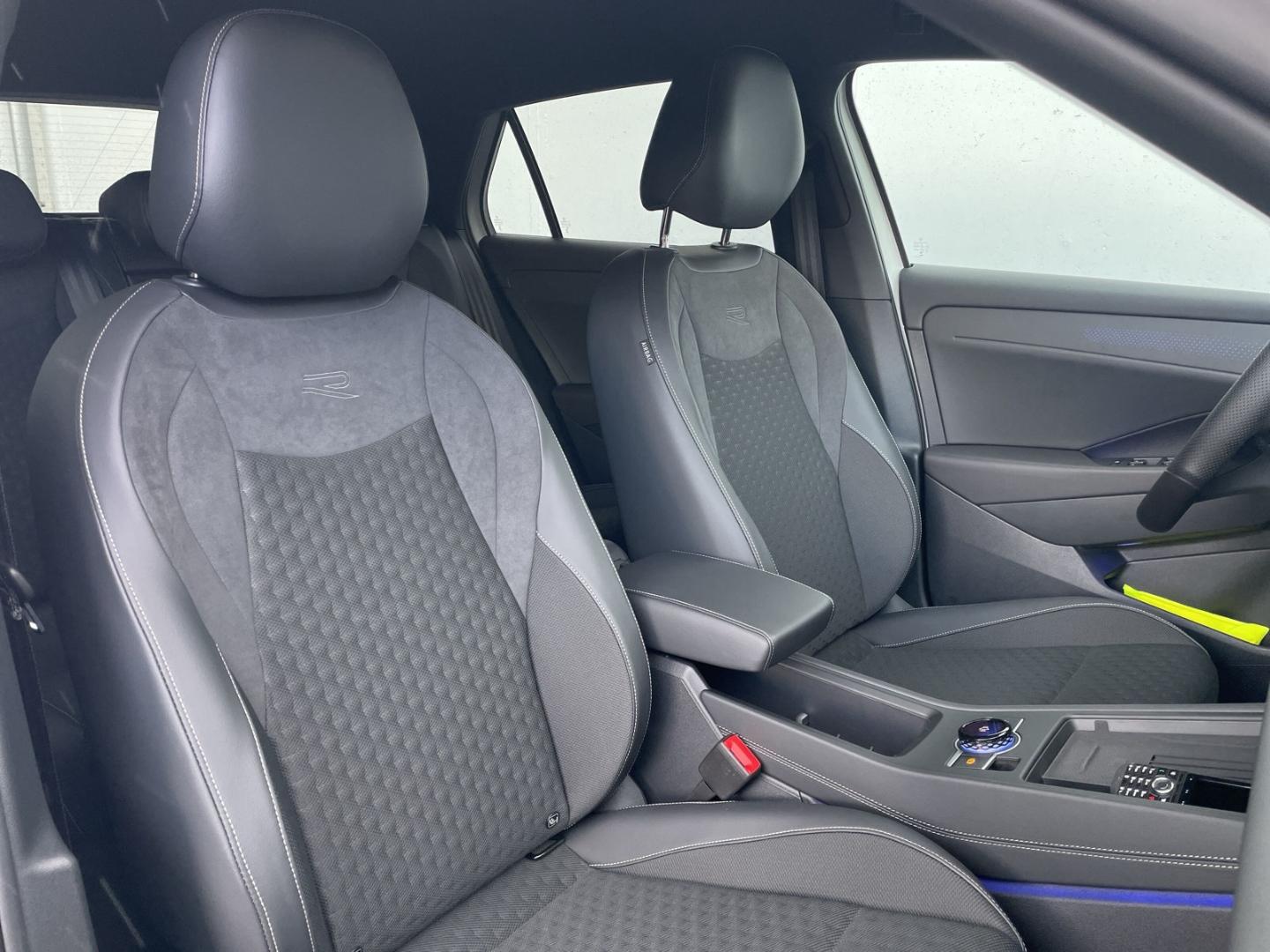 Volkswagen T-Roc 1.5 eTSI DSG R-Line