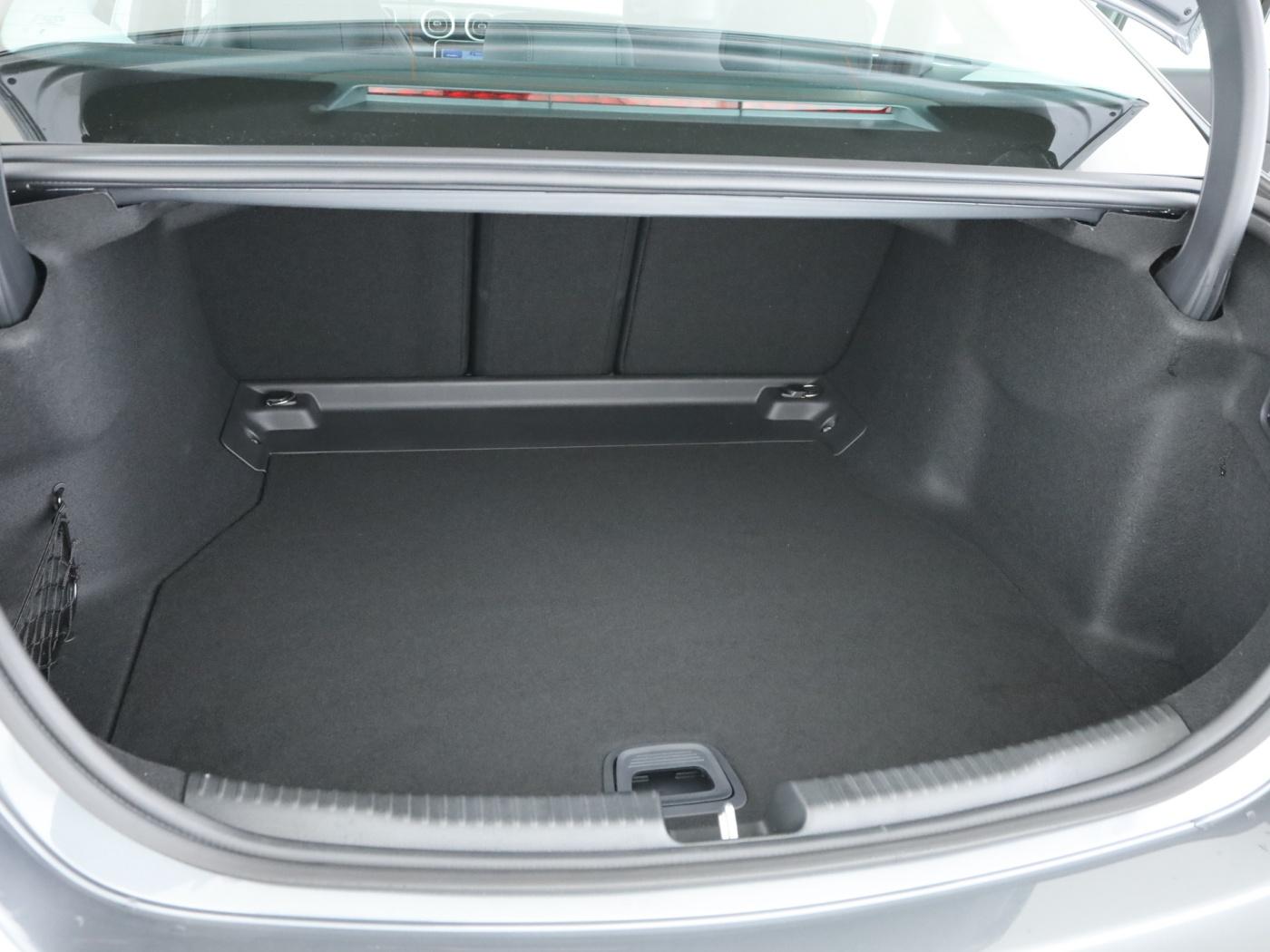 Mercedes-Benz C 200 AVANTGARDE Sedan