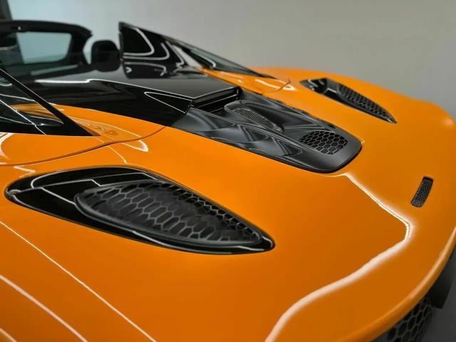 McLaren Artura Spider