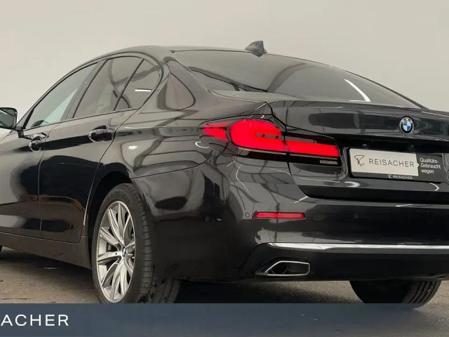 BMW 530 530d Luxury Line Sedan