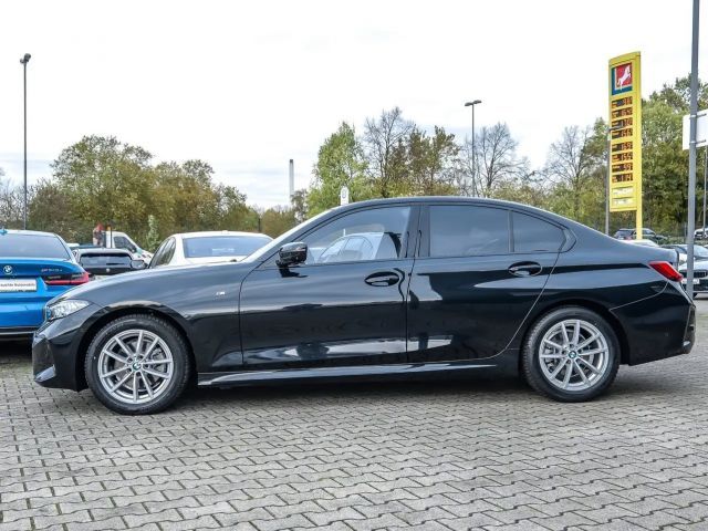 BMW 320 320i M-Sport Sedan