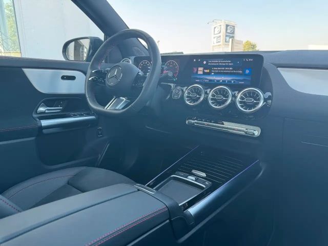 Mercedes-Benz GLA 200 AMG Line