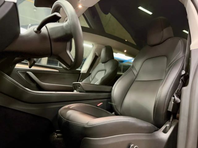 Tesla Model Y AWD Long Range