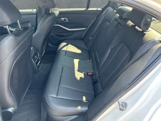 BMW 330 330e M-Sport Sedan xDrive