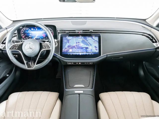 Mercedes-Benz E 200 AVANTGARDE Sedan