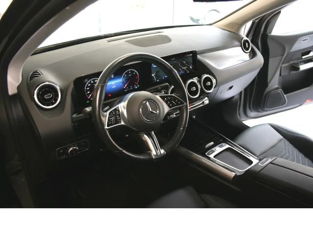 Mercedes-Benz B 180 B 180 d Sedan