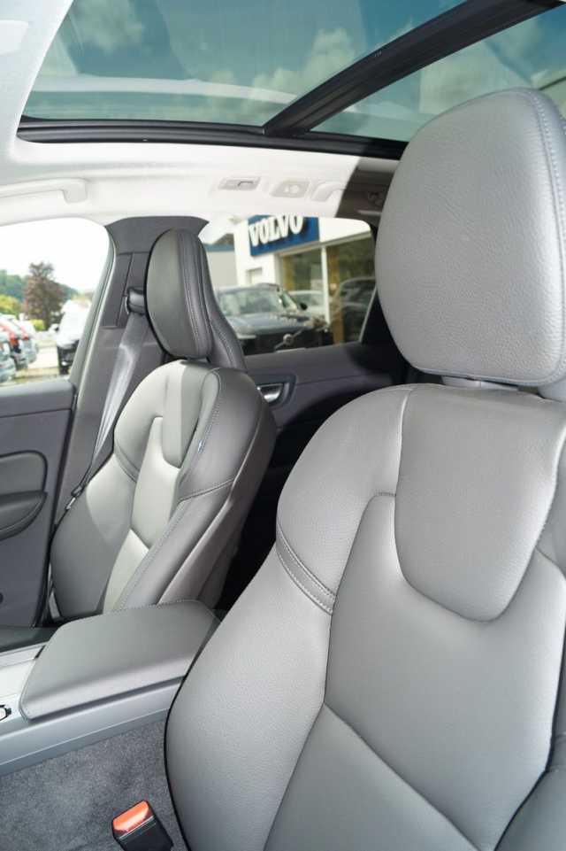 Volvo XC60 AWD Dark Plus T6