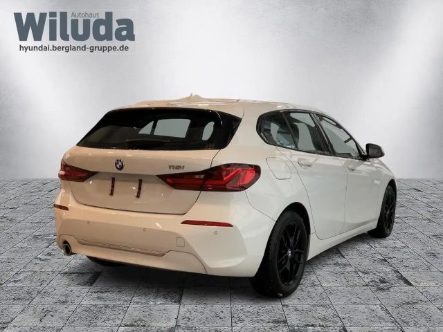 BMW 118 118i Luxury Line Sedan