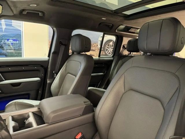 Land Rover Defender 110 Black Pack