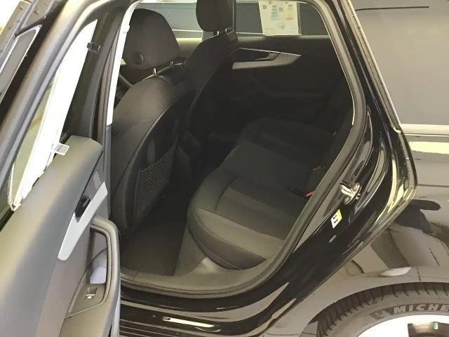 Audi A4 30 TDI S-Line